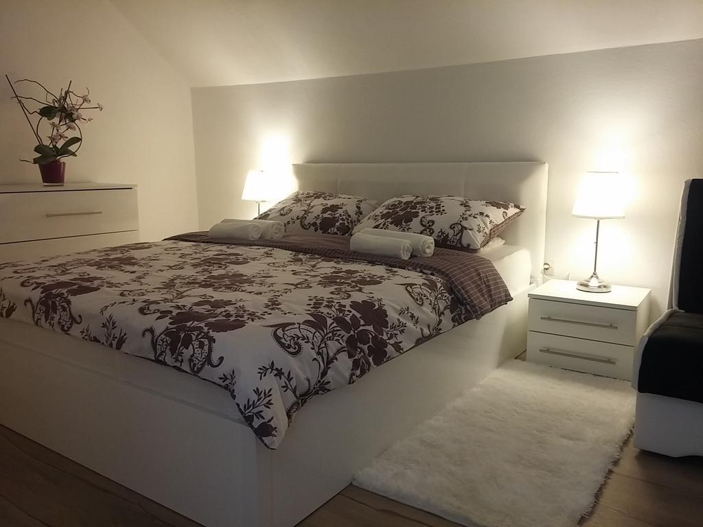 Apartment Rosandic Smoljanac Exteriör bild